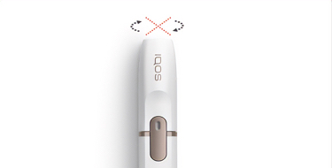 Man unpacking IQOS
