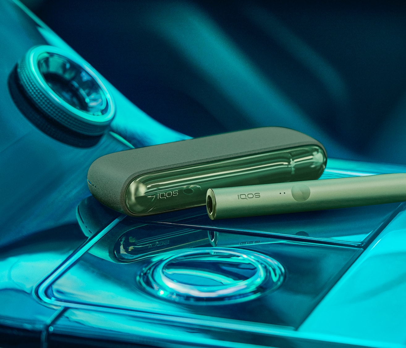 An IQOS ILUMA PRIME Pocket Charger and Holder.